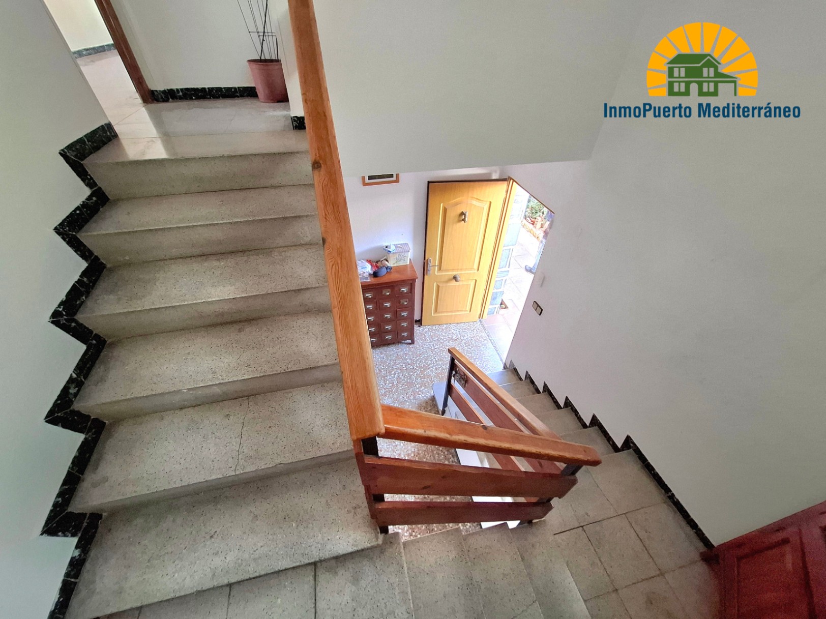 Eckhaus Eingang Polop