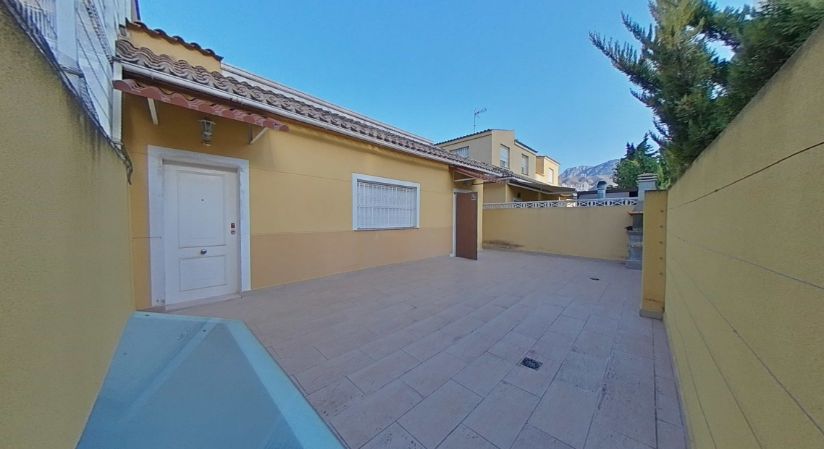 Maison mitoyenne entre Cala et C.C. Finestrat