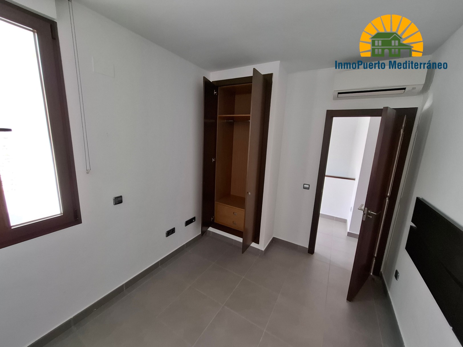 Bungalow con piscina y vistas al mar y al Peñón de Ifach