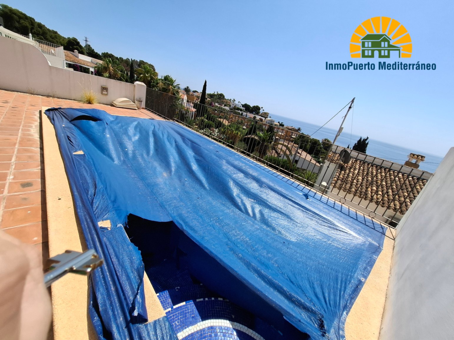 Bungalow con piscina y vistas al mar y al Peñón de Ifach